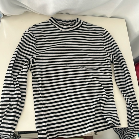 Striped black-and-white long sleeve shirt - Picture 1 of 1